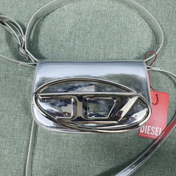 Diesel 1DR Elegant Shoulder Bag with Metal Highlights